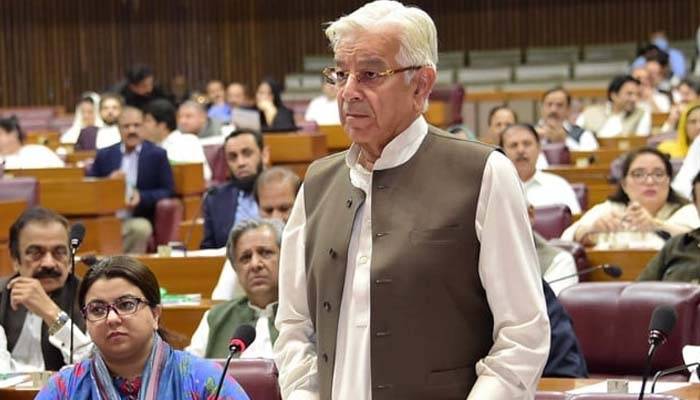 پی ٹی آئی رہنماؤں کے مختلف بیانات کی وجہ سے مذاکرات میں مشکل پیش آرہی ہے، خواجہ آصف