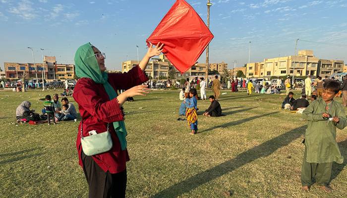 لاہور کے پارکوں میں پتنگ بازی پرپابندی عائد