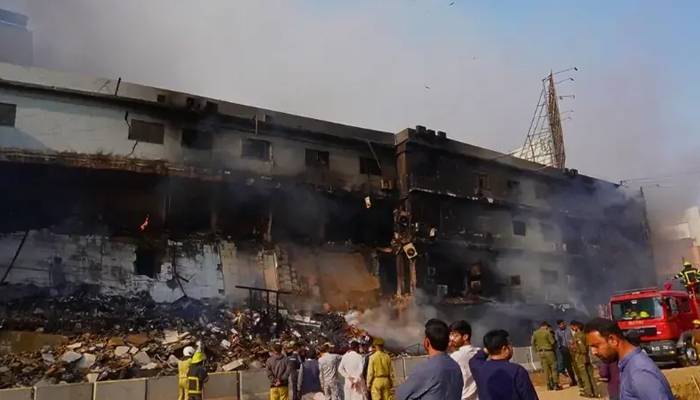 گل پلازہ میں آگ کیسے لگی؟ تحقیقاتی ٹیم کے ہاتھ اہم سراغ لگ گیا