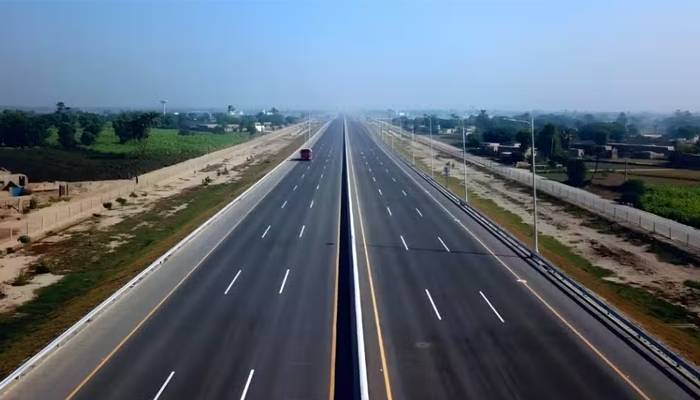 ہائی ٹرانسمیشن لائن کی مرمت کیلئے موٹروے کا اہم حصہ بند کردیا گیا