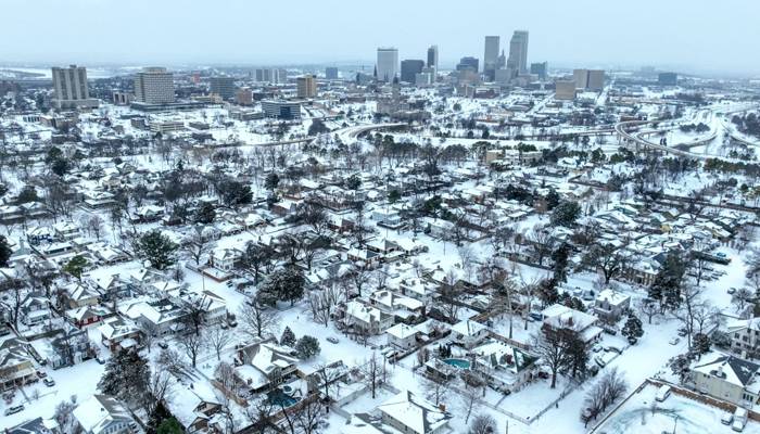 امریکا میں برفانی طوفان ، 22 ریاستوں میں ایمرجنسی نافذ کردی گئی
