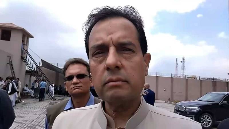 پرانے کیس کی جلد سماعت کیلئے کیپٹن (ر) صفدر نے سپریم کورٹ سے رجوع کر لیا