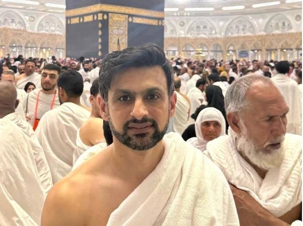شعیب ملک نے عمرے کی سعادت حاصل کرلی
