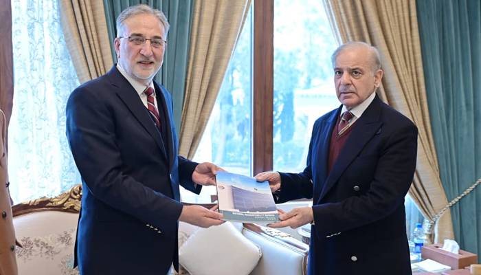 وزیراعظم سے چیئرمین نیب کی ملاقات، سالانہ رپورٹ برائے سال 2025 پیش کی
