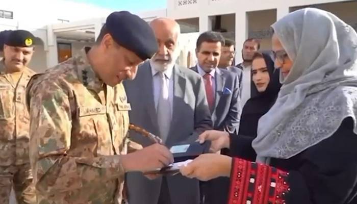 ڈی جی آئی ایس پی آر کی گوادریونیورسٹی میں اساتذہ اور طلباء کیساتھ خصوصی نشست