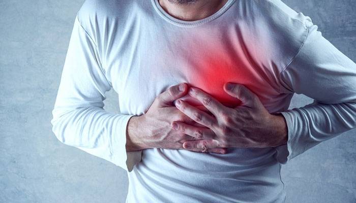 دل کادورہ پڑنے پرگھرمیں اکیلےہوں توکیاکریں؟ماہرین کی اہم ہدایات