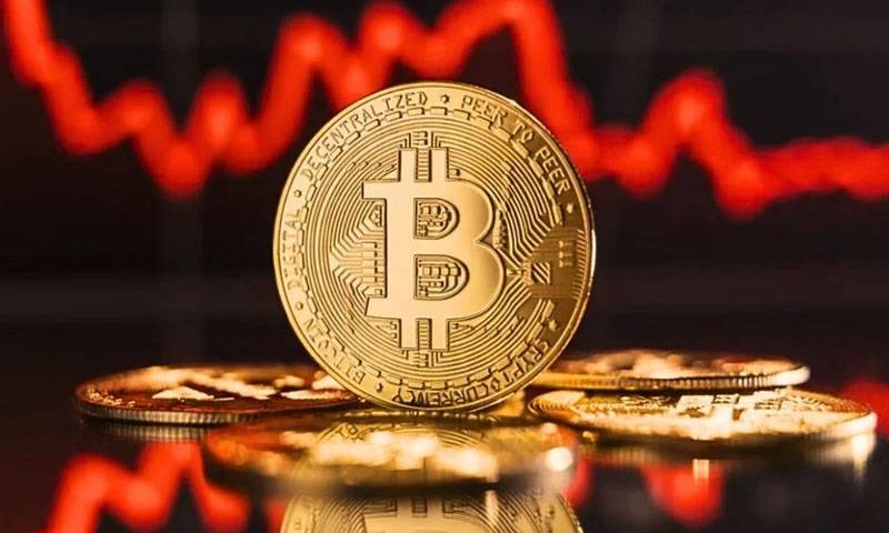 سونے کے بعد بٹ کوائن کی قیمت بھی نیچے آ گئی