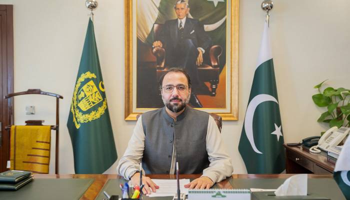 چوہدری سالک حسین نے اوورسیز پاکستانیوں کی سہولت کیلئے ہفتہ، اتوار کی تعطیلات ختم کردی