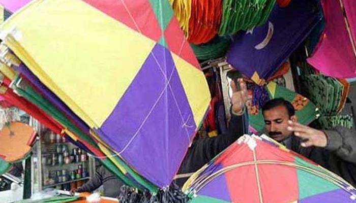 بسنت پر پتنگ بازی کے سامان کی قیمتوں میں اضافے کا نوٹس