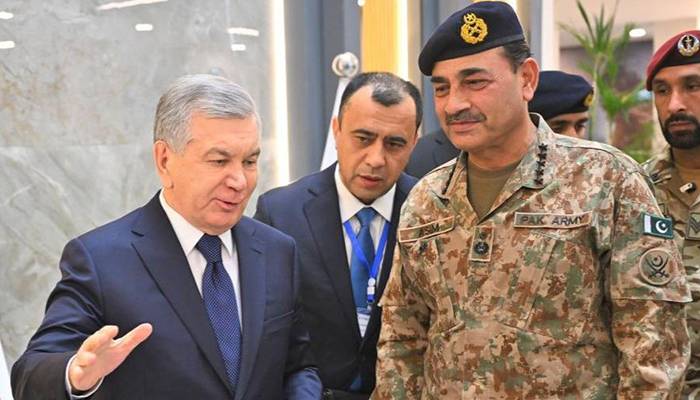 ازبک صدر کا جی آئی ڈی ایس کا دورہ، فیلڈ مارشل نے استقبال کیا
