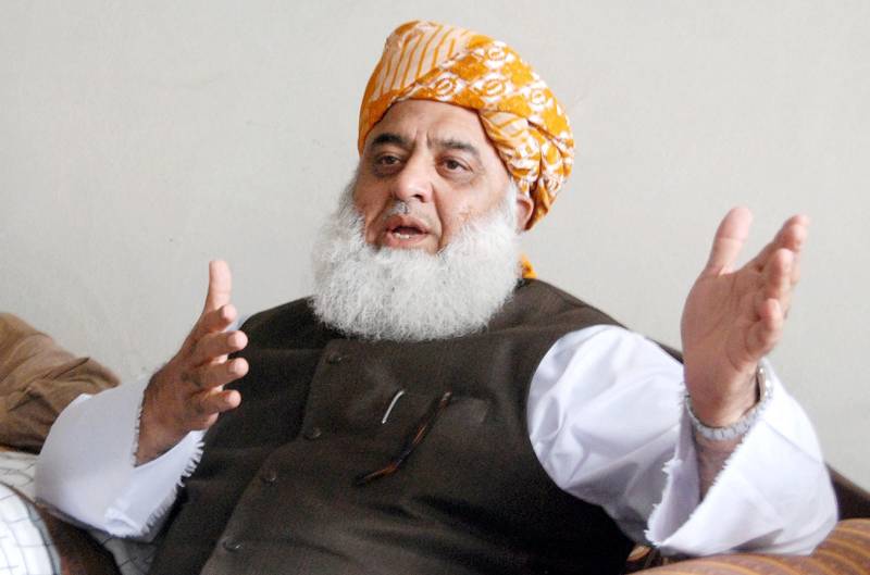 پی ٹی آئی کے کنٹینر میں تیل نظر نہیں آ رہا، مولانا فضل الرحمان