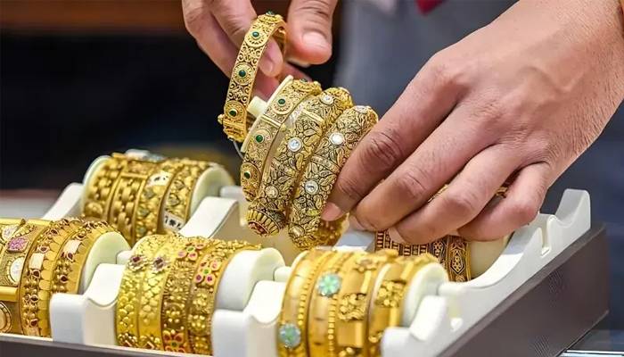 سونے کی فی تولہ قیمت میں 8600 روپے کی کمی