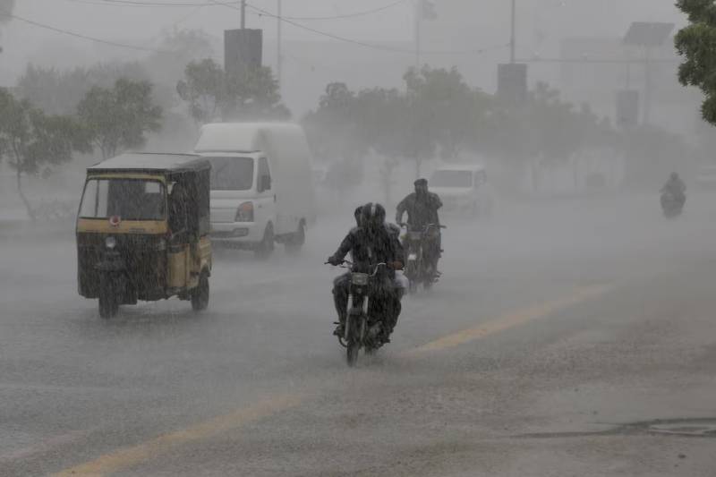 ملک کے مختلف علاقوں میں بارش اور تیز ہواؤں کی پیشگوئی