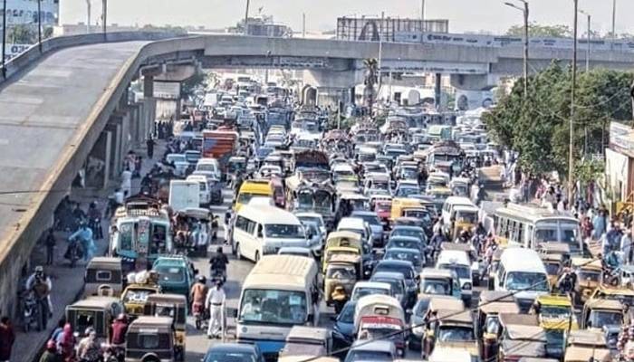 کراچی : قیوم آباد کے پی ٹی برج اور ڈیفنس کے اطراف شدید ٹریفک جام