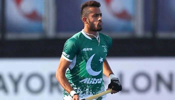 موجودہ ہاکی مینجمنٹ کےساتھ کام نہیں کرسکتے،کپتان عمادبٹ