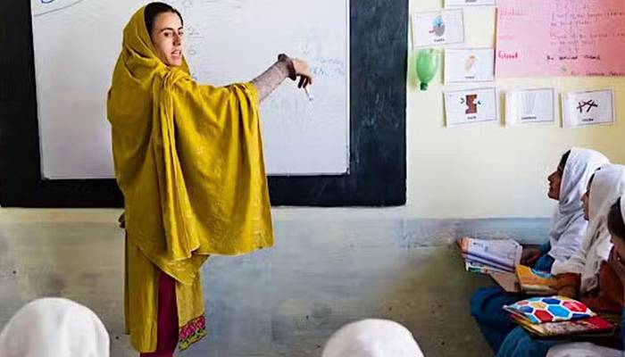 پنجاب میں سرکاری اساتذہ کیلئے  'پروفیشنل ڈریس کوڈ' متعارف کرانے کا بڑا فیصلہ