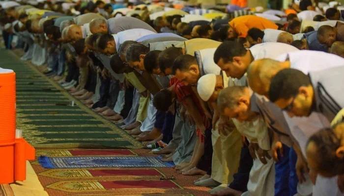 کیا 20 رکعات تراویح پڑھنا ضروری ہے؟