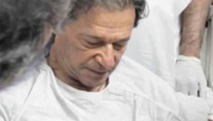آنکھوں کا فالواپ:عمران خان کو اینٹی وی ای جی ایف کا دوسراانجیکشن لگادیا گیا