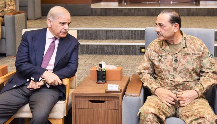 وزیر اعظم کا جی ایچ کیو کا دورہ،عسکری قیادت کی وزیر اعظم  کو پاک افغان صورتحال پر بریفنگ