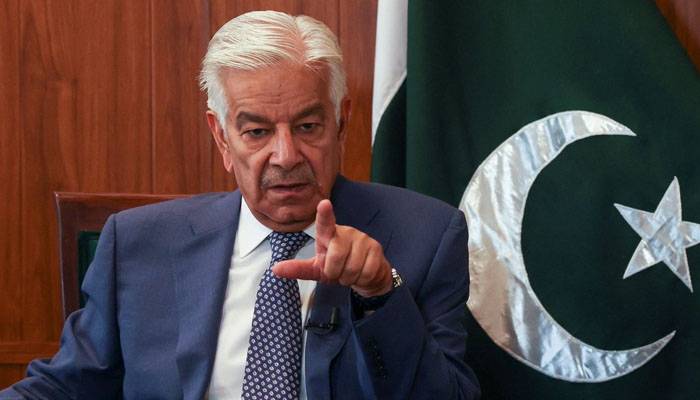 بےشک دشمن کو جگہ دیں،پاکستان مخالف کردارنہ نبھائیں،خواجہ آصف کا سراج الدین حقانی کو پیغام