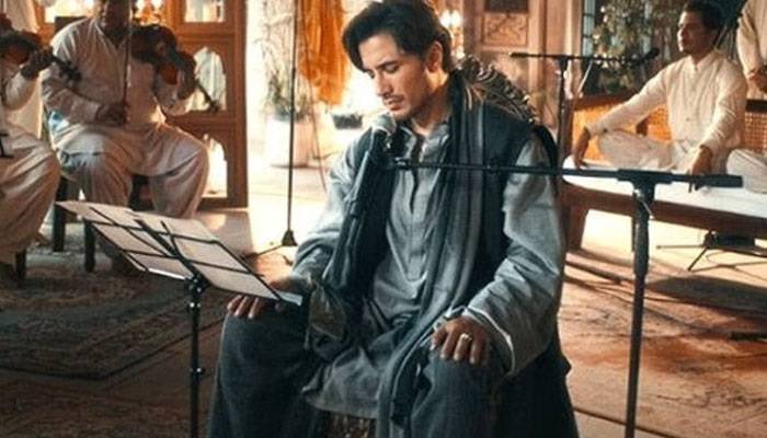 علی ظفر نے نیا نعتیہ کلام 'سوہنا نبی' جاری کر دیا