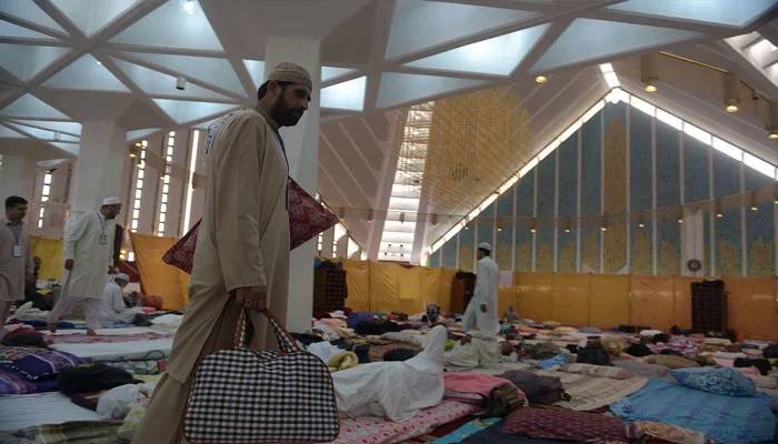ملک بھر میں ہزاروں فرزندان اسلام  اعتکاف میں بیٹھ گئے