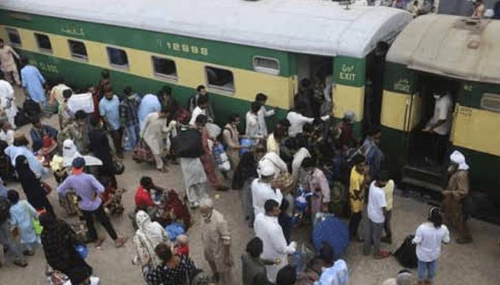 پاکستان ریلوے کا عیدالفطر پر 4 اسپیشل ٹرینیں چلانے کا فیصلہ