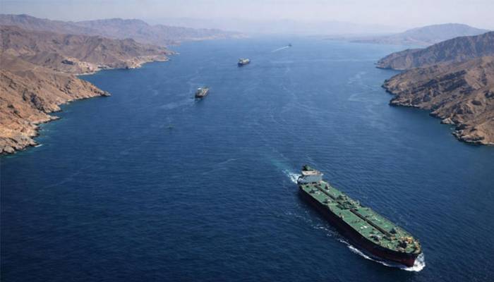 ایرانی پاسدارانِ انقلاب کا ٹرمپ کو امریکی بحریہ آبنائے ہرمز میں اتارنے کا چیلنج