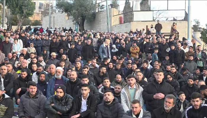 اسرائیلی فوج کی شیلنگ،لاٹھی چارج:فلسطینیوں کو مسجدِاقصیٰ میں عید کی نماز سے روک دیا