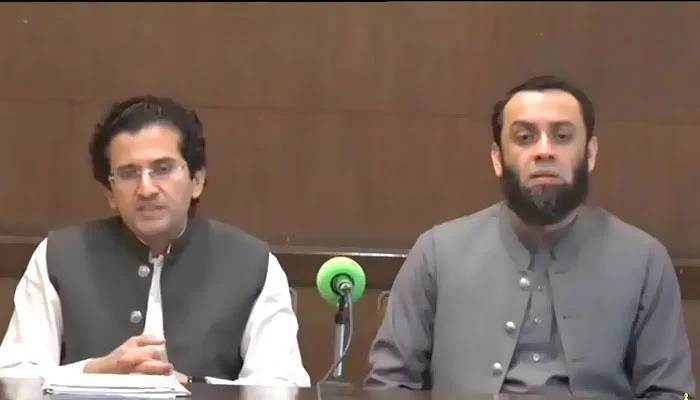 حکومت نے اس ہفتے پیٹرول کی قیمت میں 150 اور ڈیزل میں 250 روپے اضافے کو روکا، عطاء اللٰہ تارڑ