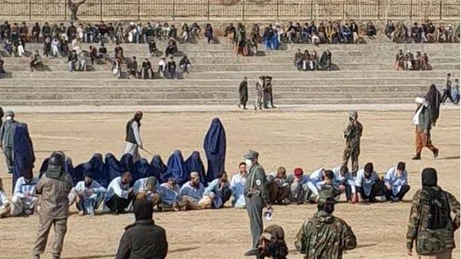افغان طالبان رجیم میں ایک سال میں تقریبا 12 سو افراد کو سرعام کوڑے مارنے کا انکشاف