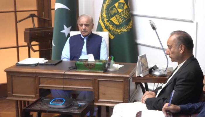 کفایت شعاری و سادگی کے اقدامات سے بچائی گئی رقم کو عوام پر خرچ کریں گے، وزیرِ اعظم