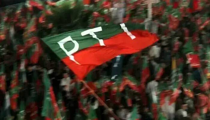 پی ٹی آئی  کا لیاقت آباد میں کل ہونے والا جلسہ موخر کرنے کا فیصلہ 