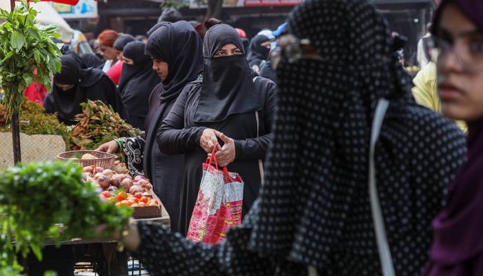 بھارت میں اکثریتی سیاست کا دباؤ: اقلیتی خواتین اور ریڑھی بانوں کو نشانہ بنایا جانے لگا