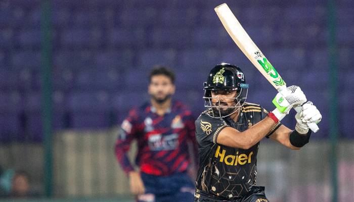بابر اعظم T20 کرکٹ میں تیز ترین 12 ہزار رنز بنانے والے بیٹر بن گئے
