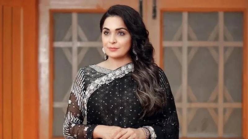 نامناسب سوالات پوچھنے پر اداکارہ میرا پوڈکاسٹ ادھورا چھوڑ کر چلی گئیں