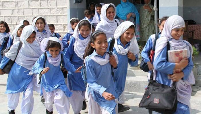 پنجاب میں گرمیوں کی چھٹیوں کی افواہیں بے بنیاد، حتمی فیصلہ 15 مئی کے بعد ہوگا