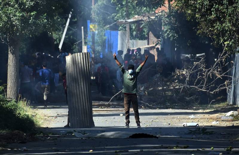 کشمیر کی تعلیم یافتہ اور اشرافیہ طبقے پر بھارت کا حملہ: کشمیریوں کو غیر تعلیم یافتہ اور ریاست پر منحصر رکھنے کی مہم