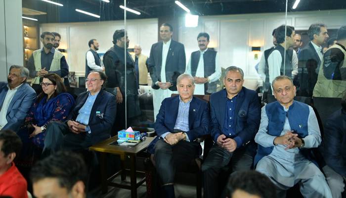 وزیر اعظم کی قذافی اسٹیڈیم آمد، دونوں ٹیموں کوفائنل میچ کیلئے نیک خواہشات کا اظہار