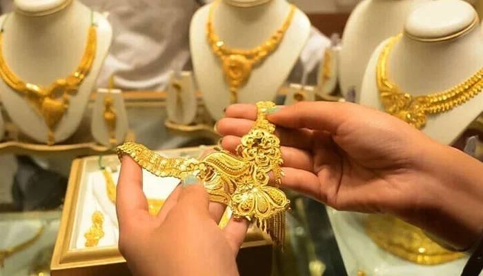 سونے کی قیمت میں بڑی کمی، فی تولہ کتنے کا ہوگیا؟