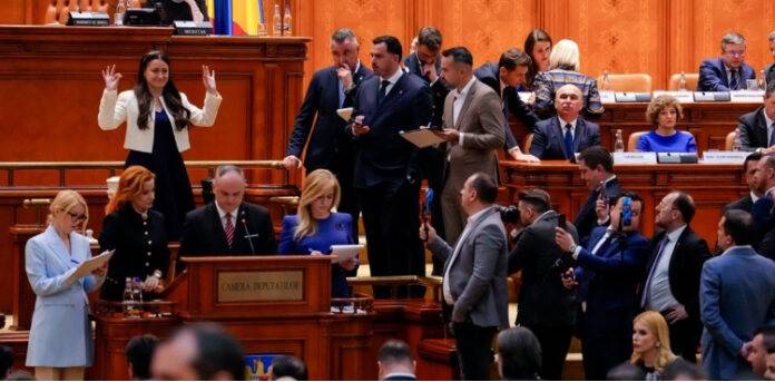 رومانیہ میں سیاسی بحران شدت اختیار کر گیا، وزیراعظم الی بلوجون کی حکومت تحریک عدم اعتماد کے بعد ختم