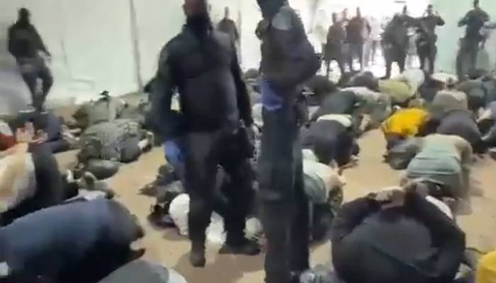 اسرائیل  کا صمود فلوٹیلا کےکارکنوں  کےساتھ  غیرانسانی سلوک ، ویڈیو نے دنیا کوہلاکررکھ دیا