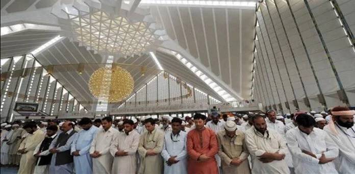  ملک بھر میں عیدالاضحیٰ آج مذہبی جوش و جذبے اور عقیدت و احترام کے ساتھ منائی جا رہی ہے