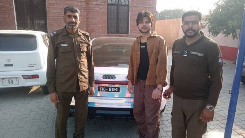 سوشل میڈیا انفلوینسر ندیم مبارک عرف نانی والا گرفتار، غفلت سے ڈرائیونگ کا مقدمہ درج