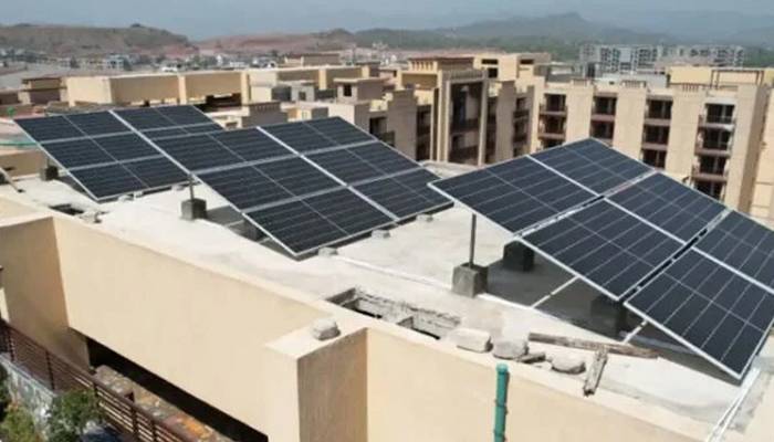 سندھ بجٹ 2026-27: غریب گھرانوں کو مفت سولر سسٹم فراہم کرنے کا اعلان