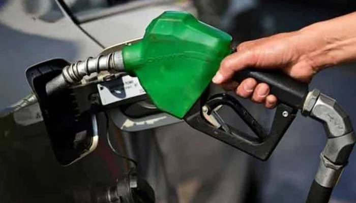عوام کیلئے بڑی خوشخبری، کل سے پیٹرولیم مصنوعات سستی ہونے کا امکان