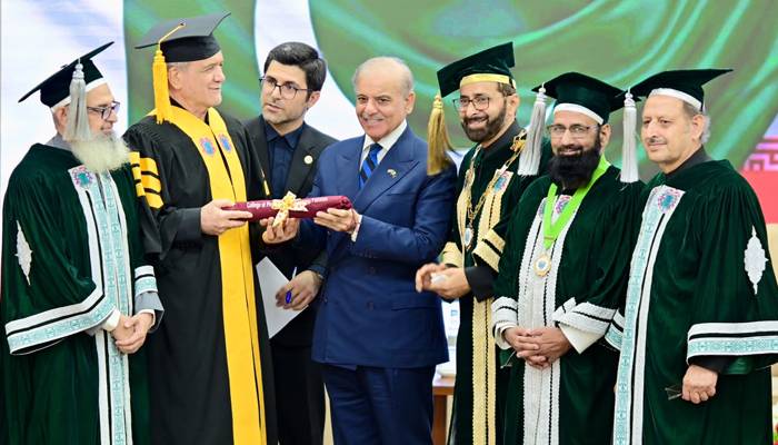 ایرانی صدر کو صحت عامہ کی خدمات کے اعتراف میں شعبہ جراحیِ قلب میں اعزازی فیلو شپ تفویض
