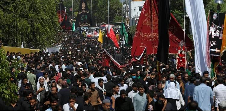 ملک بھر میں یومِ عاشور مذہبی عقیدت و احترام کے ساتھ منایا جا رہا ہے