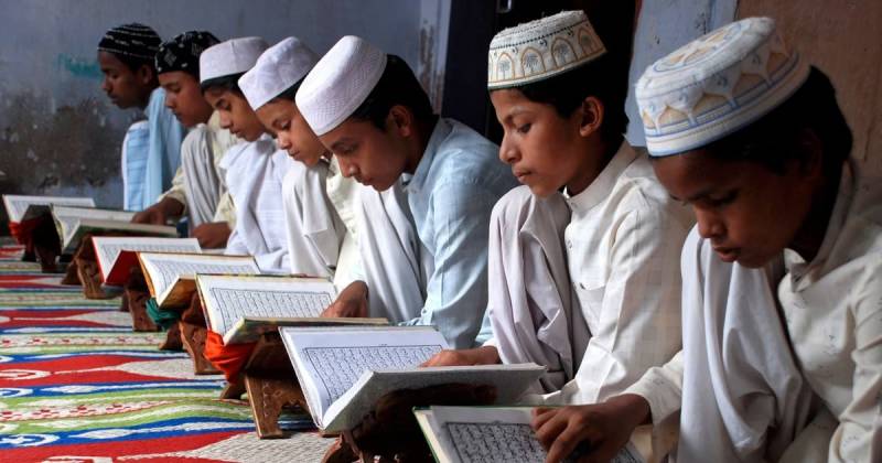 ہندتوا ایجنڈے کے تحت مودی کے بھارت میں مسلم شناخت مٹانے کیلئے مدارس کی تعلیم پر منظم حملہ