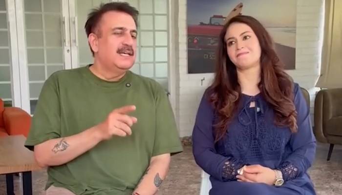 فرح سعدیہ اور توثیق حیدر نے سوشل میڈیا پر اپنے نکاح کی زیر ِ گردش خبروں کو مسترد کردیا
